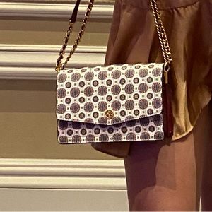 Tory burch. Pre owned